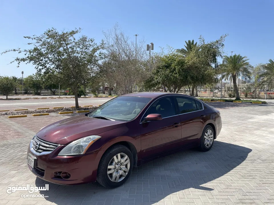 URGENT: NISSAN ALTIMA (2012) FOR SALE