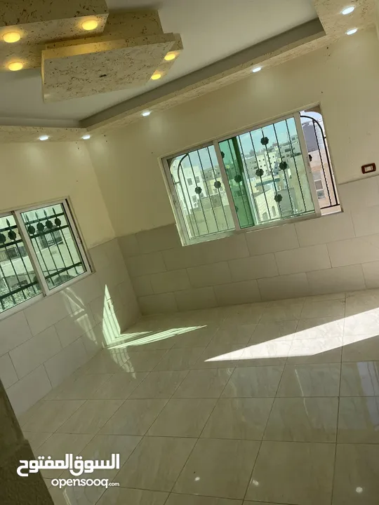 شقه للايجار في جبل طارق طابق ثاني