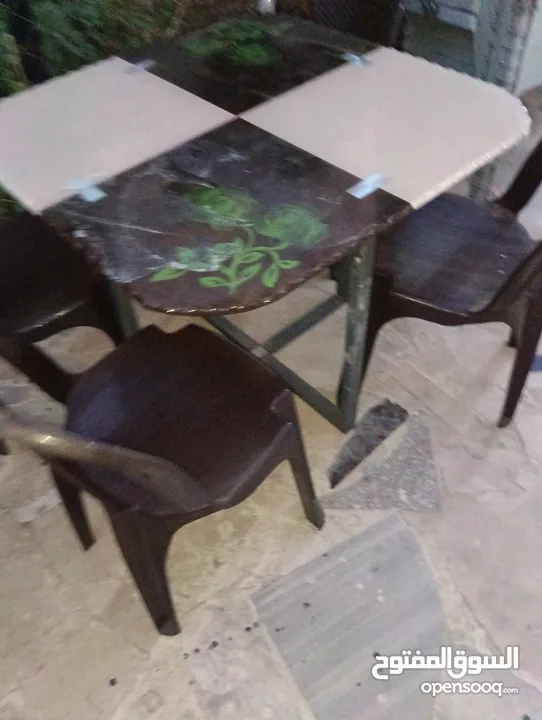 طاولة طعام أربع كراسي بلاستيك إربد