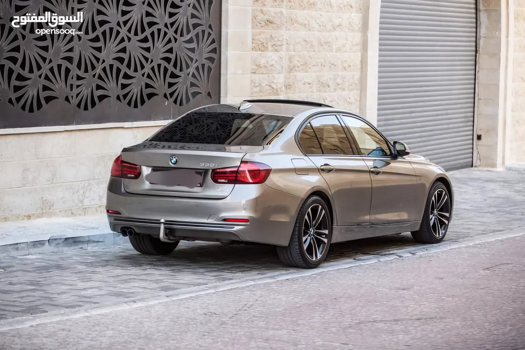 للبيع bmw 330i مميزة كليا