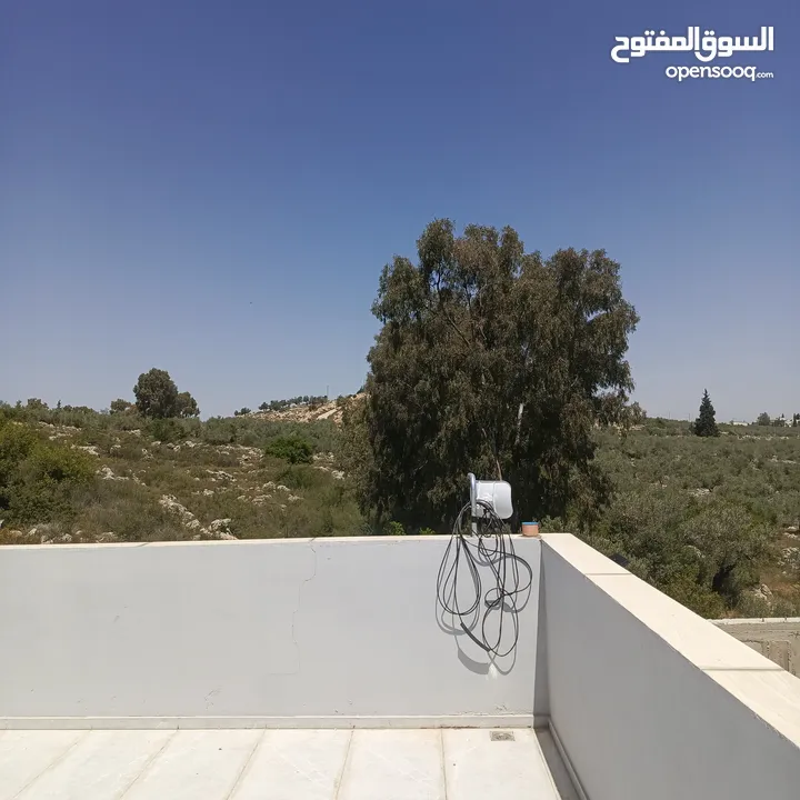 للبيع في عابود شاليه مساحة واسعة