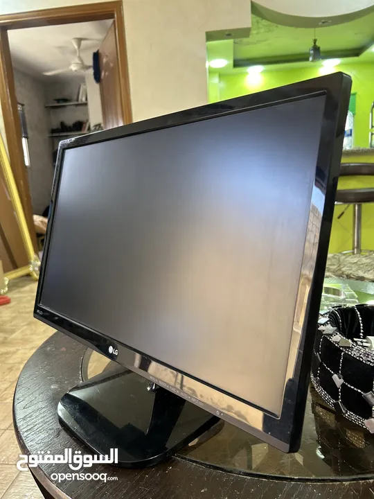 شاشتين LG جداد ب سعر حرق