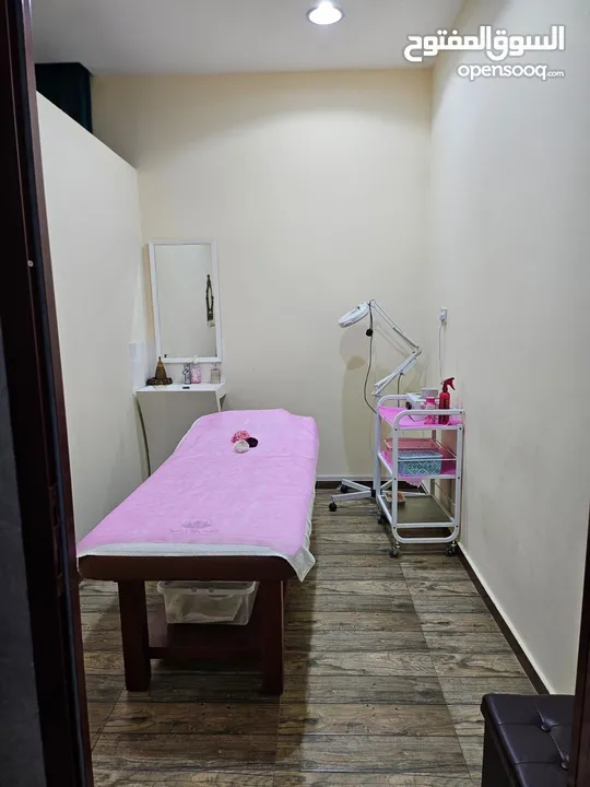 صالون نسائي فرصة استثمارية مميزة - للبيع مركز تجميل فاخر (صالون للسيدات) من المالك مباشرة بالشارقة