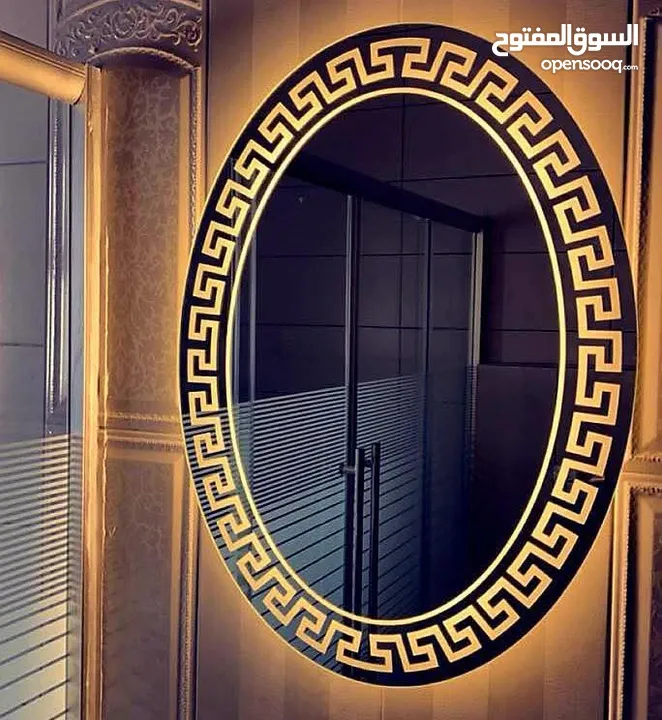 العرض لفتره محدوده  تشكيله واسعه من المرايا والديكورات