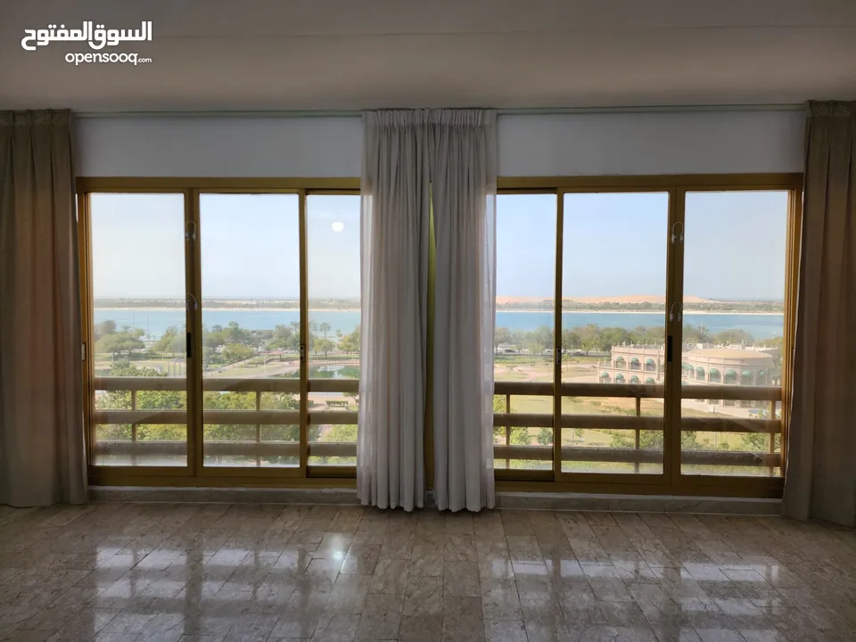 مطلوب بنات لشقة مطلة على كورنيش أبوظبي     For Girls a Sea view at Abu Dhabi Corniche