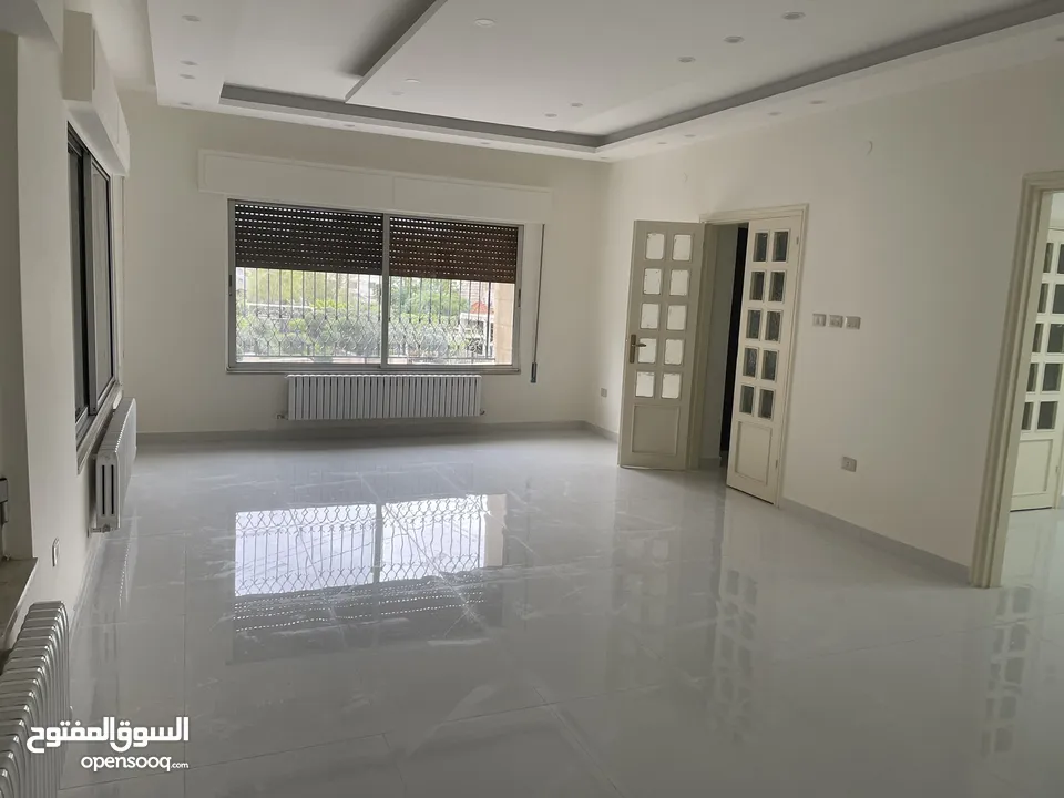 شقة  طابقية للايجار