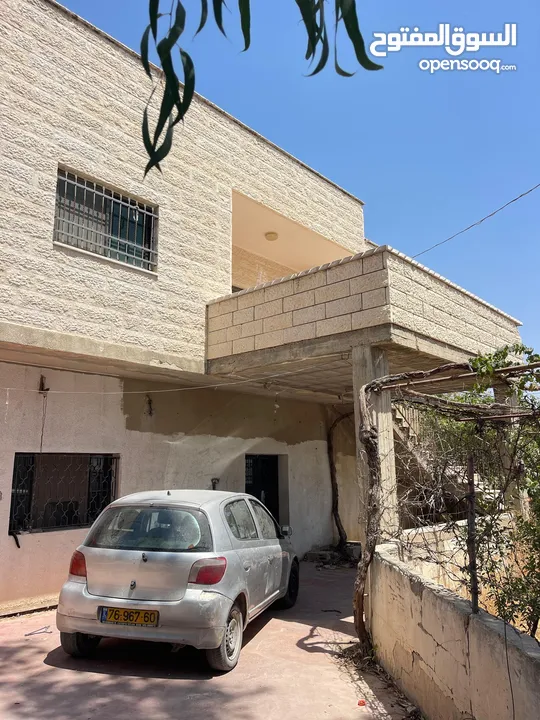 منزل مستقل للبيع في مدينة يطا يصلح تحويله الى مركز طوارئ او كلية او غيرها