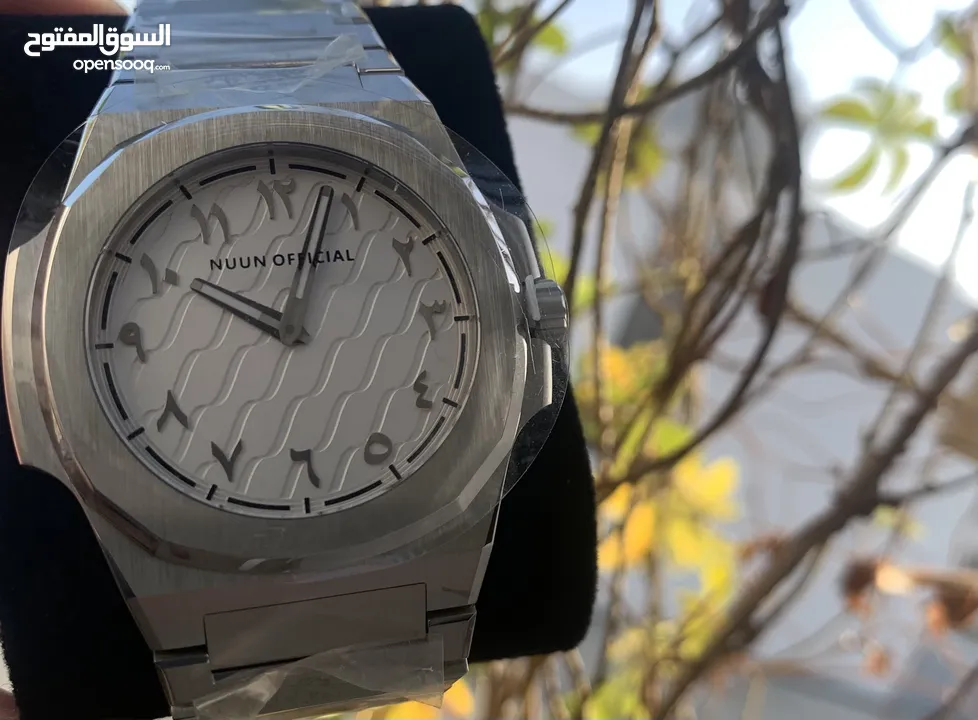 ساعة ماركة نوون للبيع