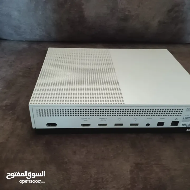 Xbox one s (مع يد (اقرأ الوصف