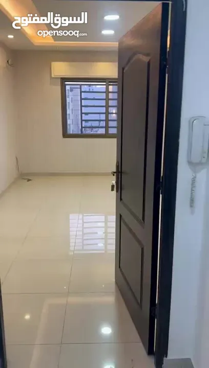 شقه للبيع بسعر مغري  للتواصل على الرقم الموجود فقط بالشرح يوجد فيديو للشقه