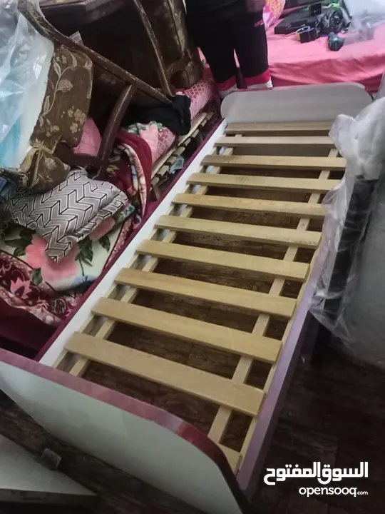 تخت مفرد بحال البلاش للبيع غرفة اطفال عرض لا فترة محدودة