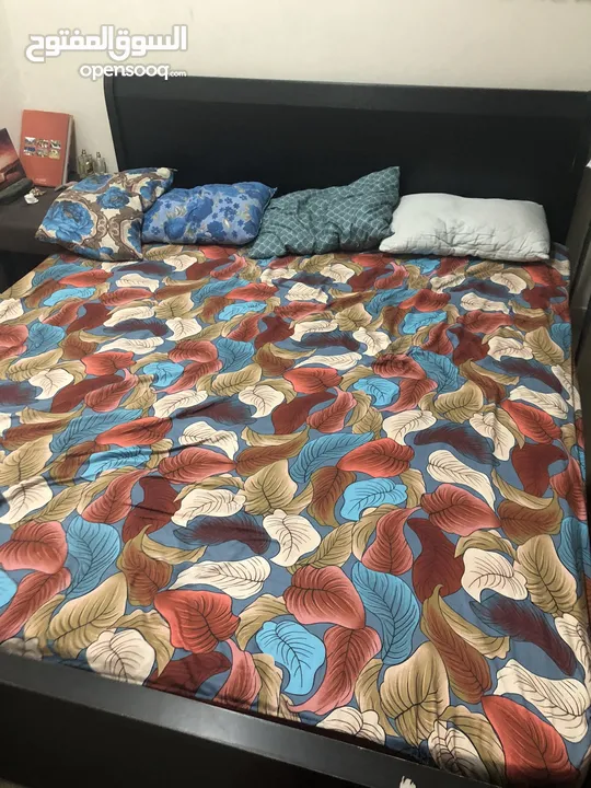 سرير كبير الحجم