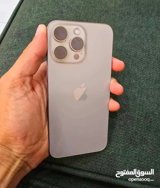 iPhone 15 pro max 256giga شرق أوسط مع كرتونة