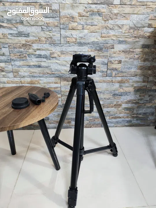 بيع كاميرا مستعمل شبه جديد canon 700D