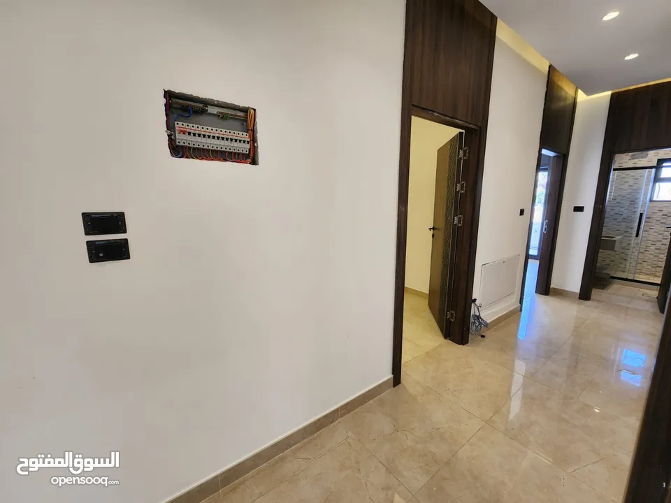 روف للبيع في عبدون  ref : 14328
