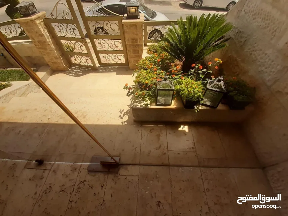 فيلا فاخرة في-عبدون-خمس غرف بمصعد داخلي وموقع مميز (ID# : 6871)