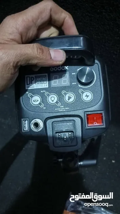 جهاز ارسال واستقبال فلاش قودكس و فلاش كاميرا خارجي بطارية مع قاعدة الشحن الخاص بالفلاش اضاءة يدويه