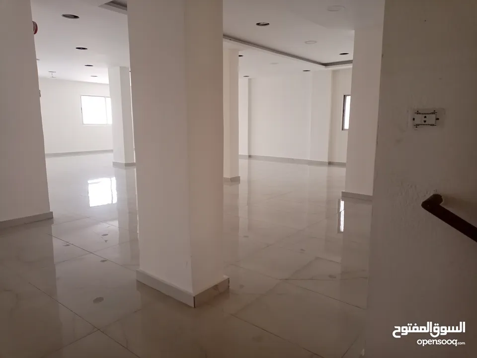 طابق كامل للأجار تجاري/ صناعات خفيفه مقابل مخابز جواد على الأتوستراد مباشره
