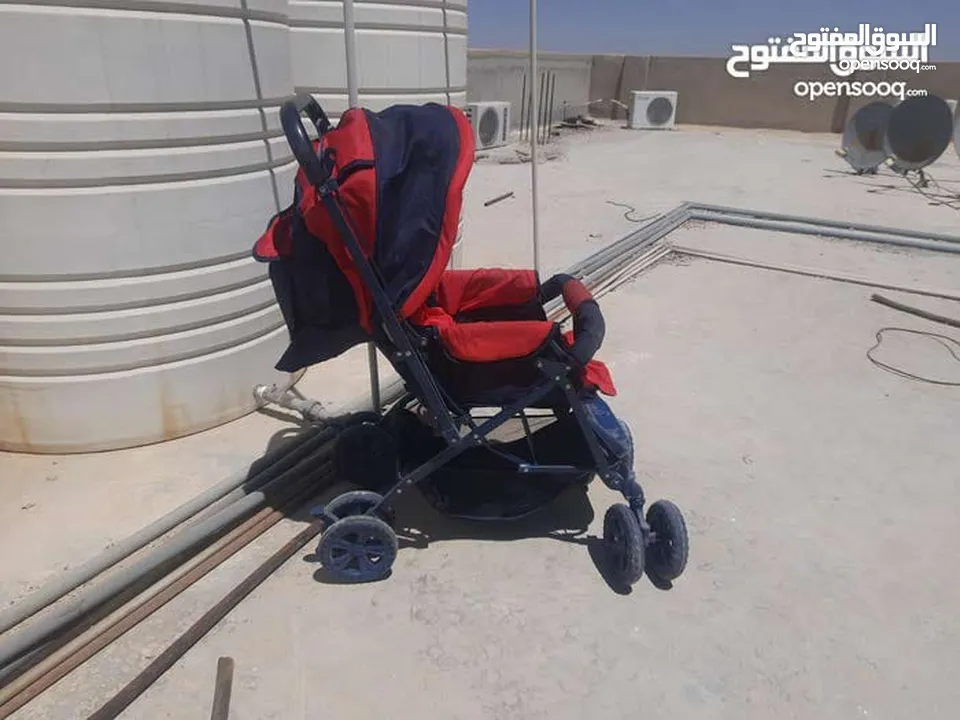 كوت طفل + حمالة طفل شبه جداد و نظاف و لم يتم استعمالهم إلّا مرتين و عرباية طفل مستعملة جيدة جداً