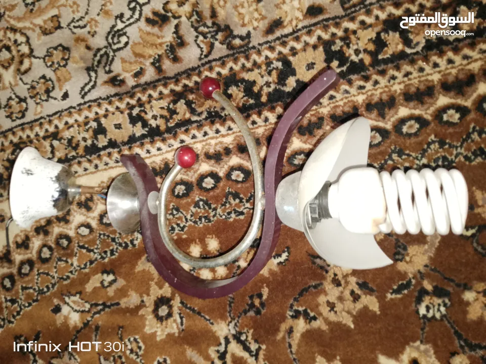ثريات عدد 6 بسعر خيالي شغالات ولا فيهم اشي 40دينار والشراء ما بقصر معه