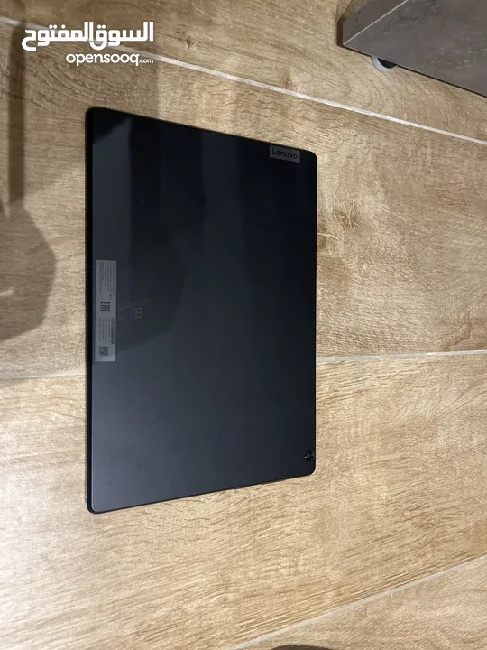 تاب لينوفو حاله ممتازة مع شاحن و cover. 32GB من الstorage. و 2GB من الRAM