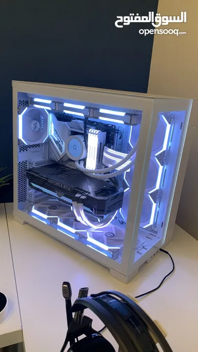 Snow white gaming pc