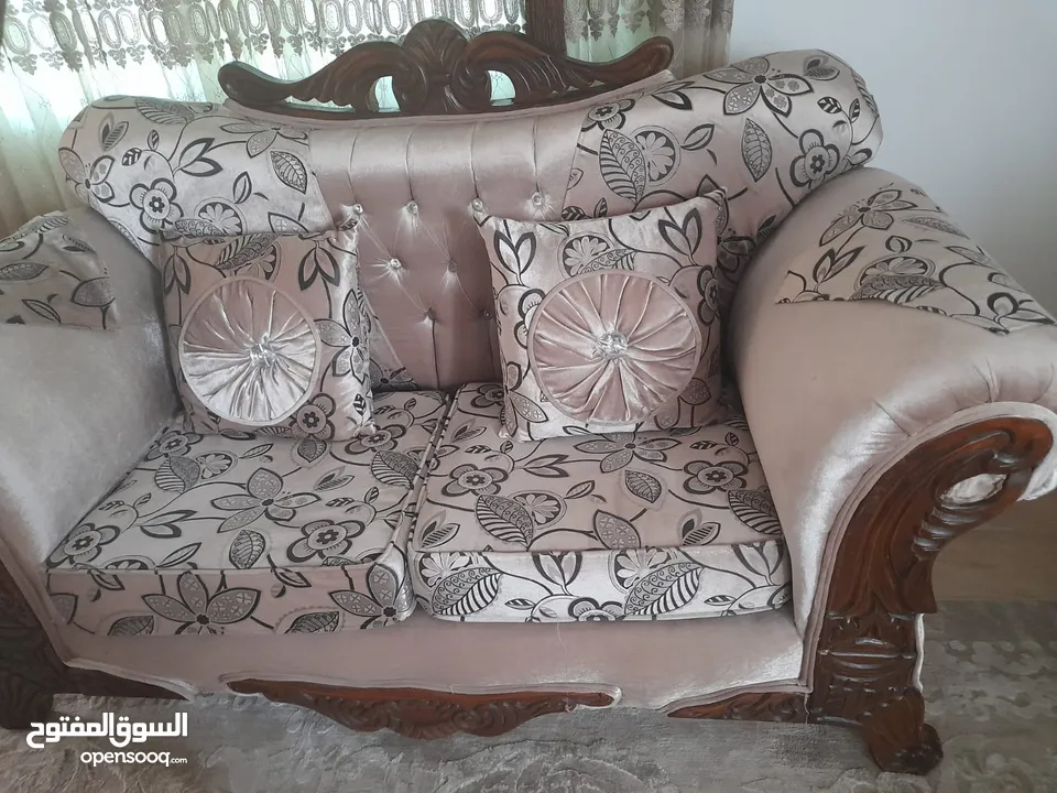 طقم كنب تسع مقاعد مع طاولة وسط استخدام بسيط