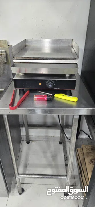 عدة كاملة مطعم بيتزا شبه جديدة