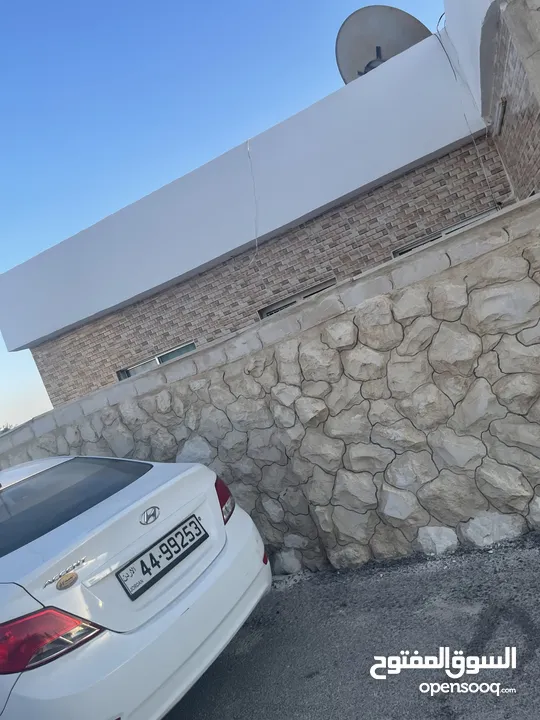ارض دونم مع بيت ارضي وبيت طابقين