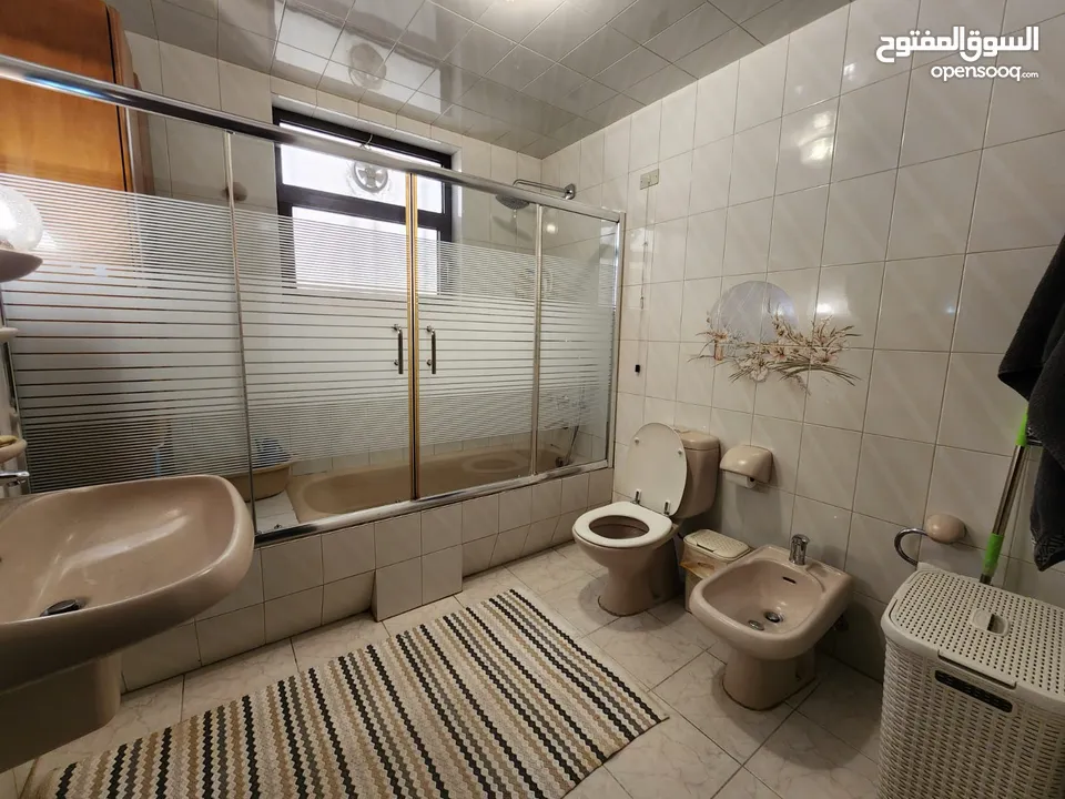 طابق ارضي من ضمن فيلا للإيجار في الصويفية ref : 14248