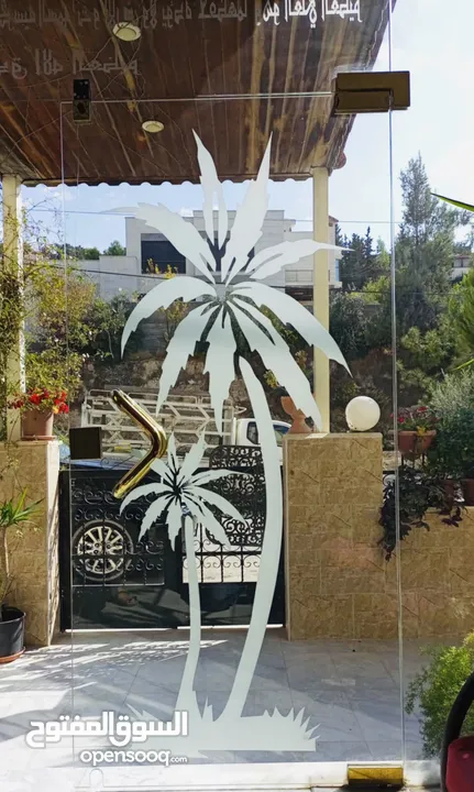 وتركيب السيكوريت والشور بوكس وجميع أعمال الزجاج والألمنيوم بجودة عالية"