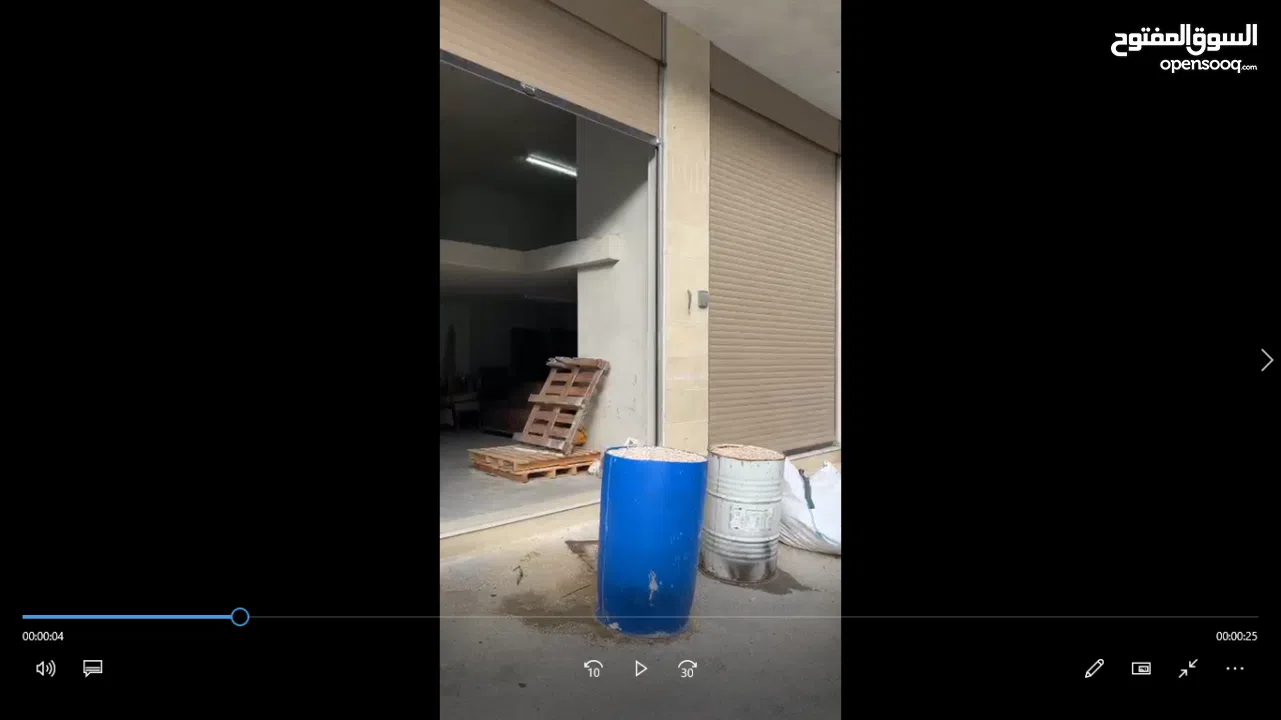 ثلاث مخازن للبيع