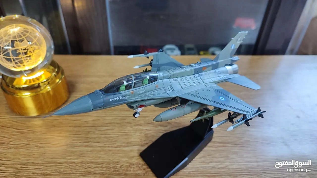 نموذج طائرة حديد F16