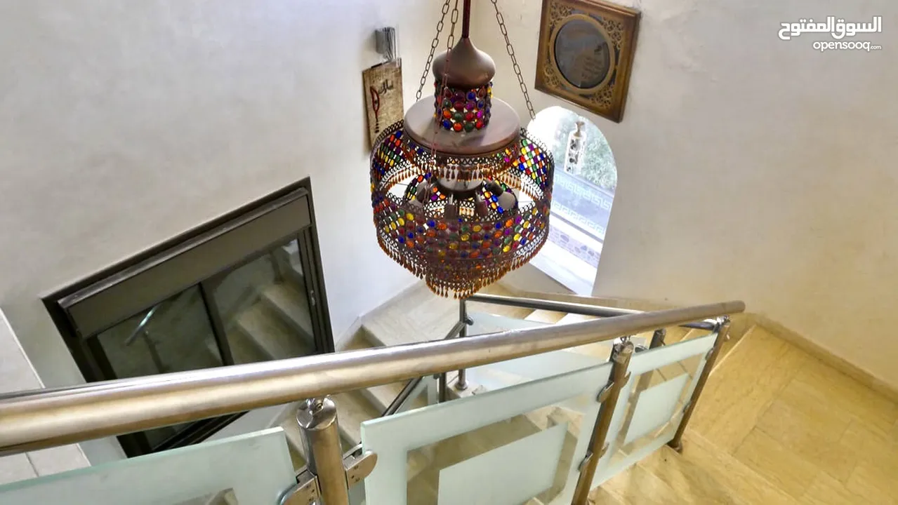 مين لسى ماحجز عنا !