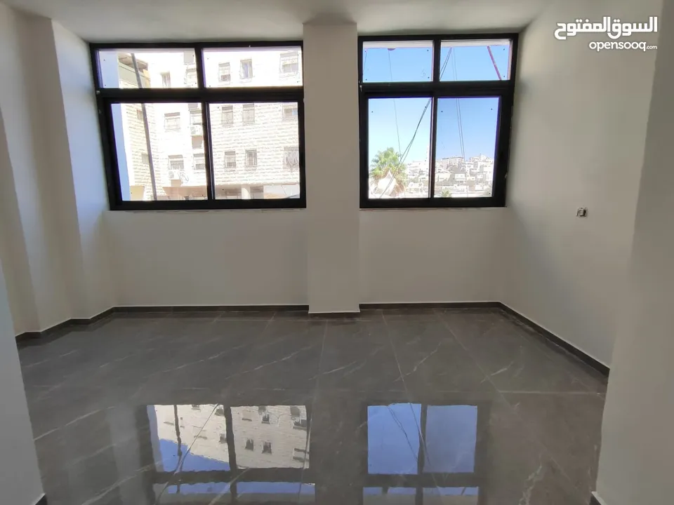 شقة غير مفروشة للإيجار – الرام (أول نزول الكسارات قرب سوبر ماركت السلايمة)