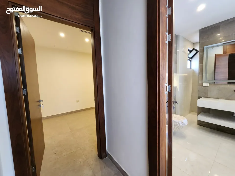 شقة طابقية فاخرة للبيع في عبدون  ref : 14389