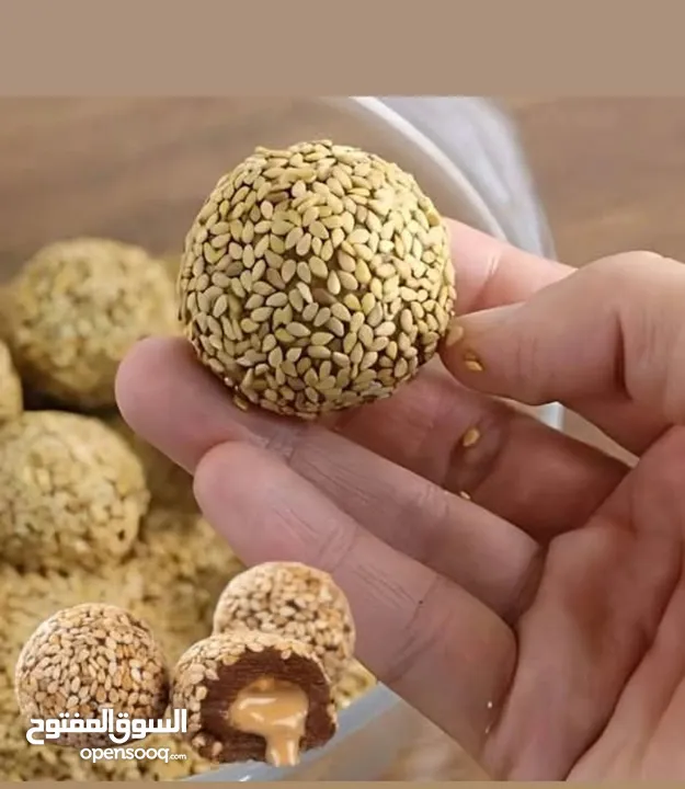 تمر محشي طحنيه ومغطس بالسمسم
