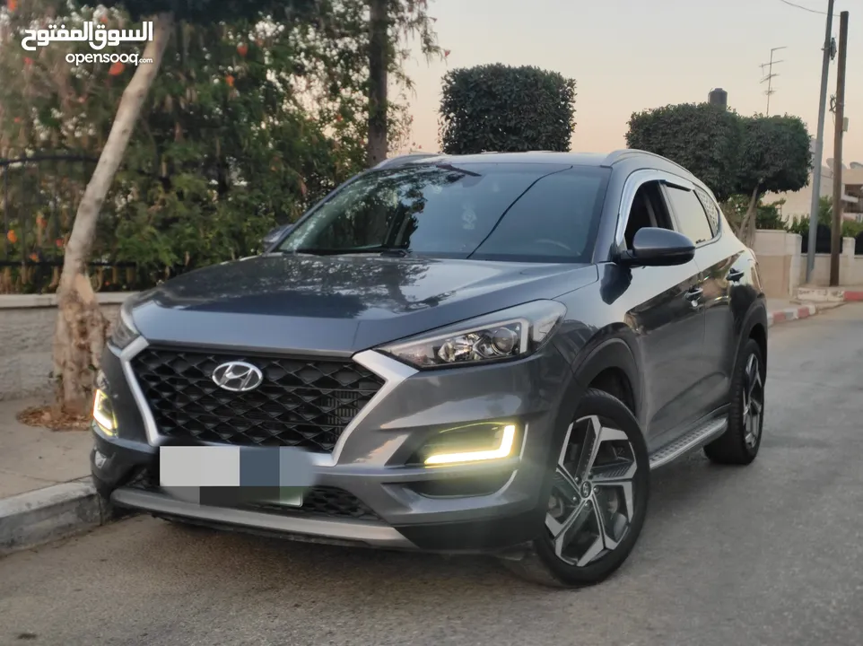 هونداي توسان 2020ترخيص2019 فل ماعدا الفتحة للبيع بسعر مغري ع الكاش عداد اصلي 80000كم فقط