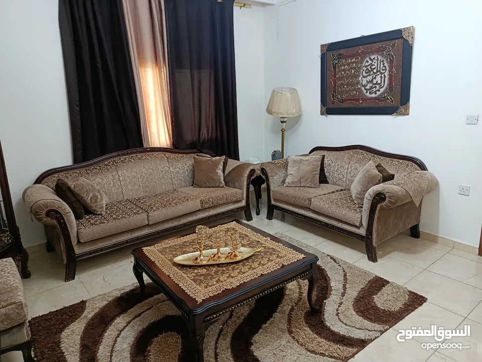 غرفه ضيوف جديده بحالة الوكاله و مميزه ...  لون رائع و خشب ثقيل  .... بسعر لقطه