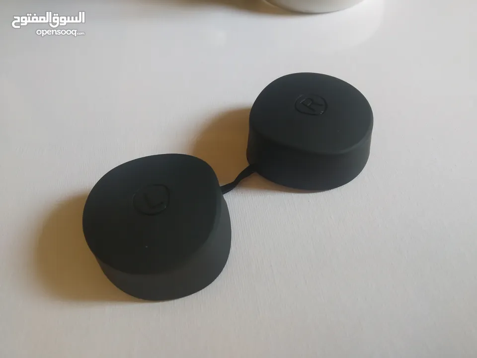 Meta Quest 2 (128GB) + Accessories  نظارة VR للبيع بحالة ممتازة
