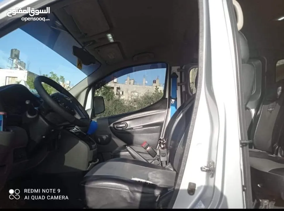 نيسان nv200