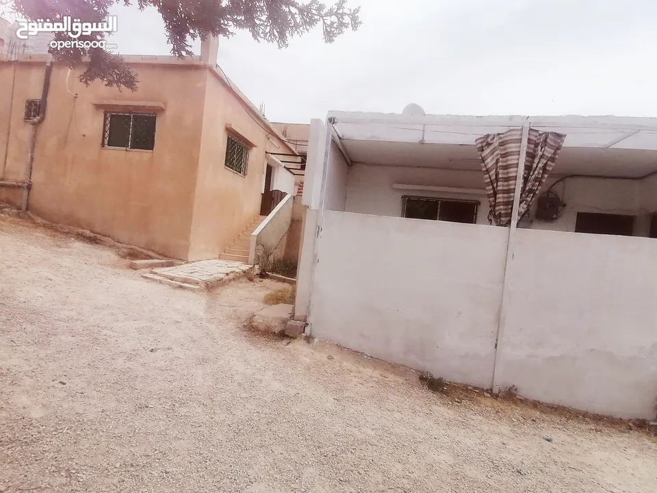 بيتين منفصلين للبيع