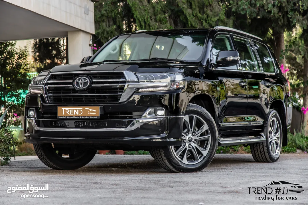 Toyota Land Cruiser 2020 Gx-r V8 Grand Touring   السيارة وارد الشركة