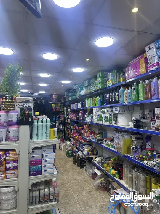 محل منظفات ونثريات للبيع مع البضاعة