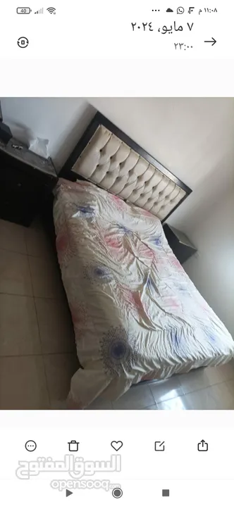 غرفة نوم مع الفرشة