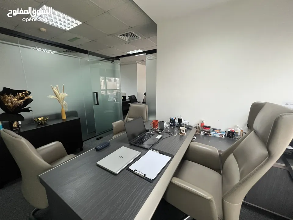 عفش مكتب كامل بحالة ممتازة- Full office furniture with excellent condition.