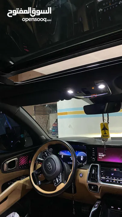 كيا سورنتو 2021 لون اسود ملوكي كاملة المواصفات فتحة سقف مع بانوراما سيارة سبورت رياضية جيب 7 مقاعد