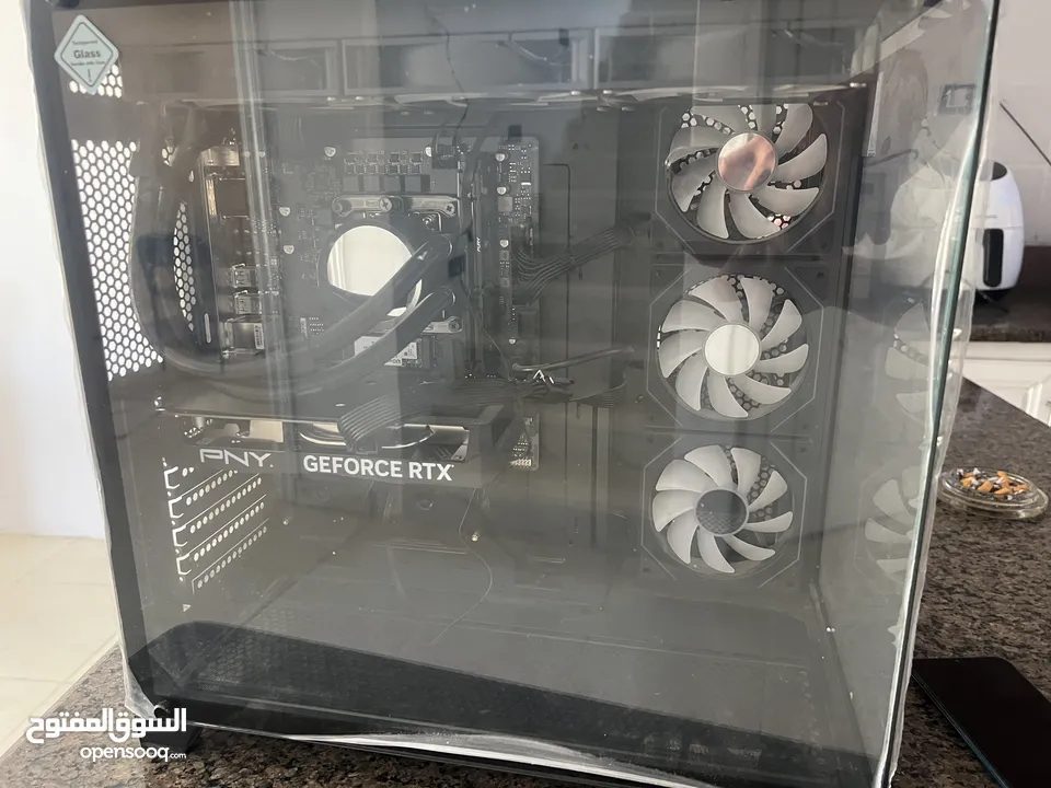 pc gaming مع جميع مستلزماته