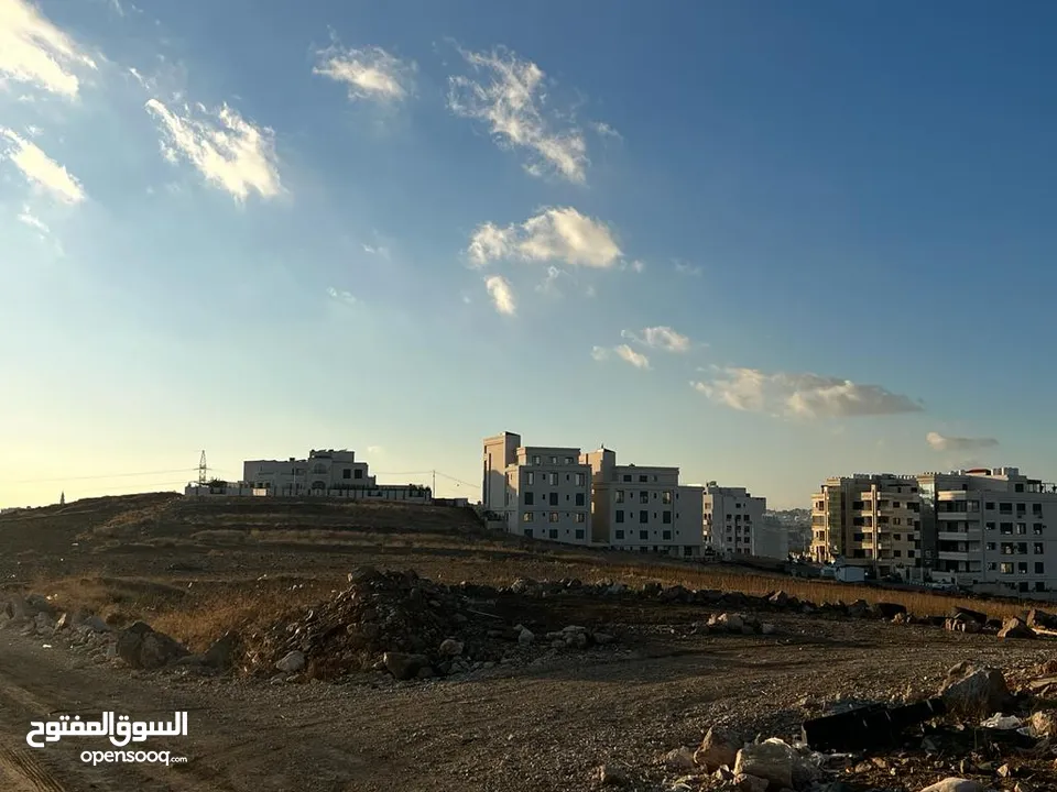 ارض للبيع - حجار النوابلسة - قرب وزارة الخارجية و اطلالة على عبدون و دير غبار