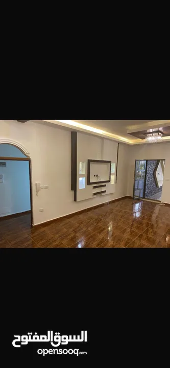 شقه ارضيه في أجمل مناطق البنيات من المالك مباشره دون وساطه احد تبعد عن طريق المطار دقيقتان